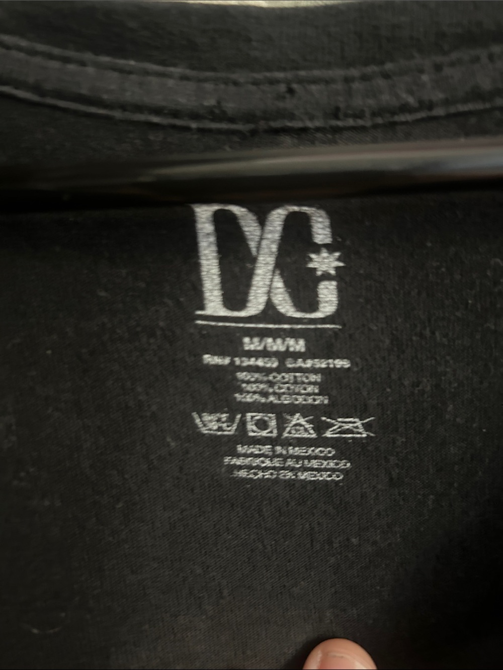 DC v neck - Picture 2 of 4